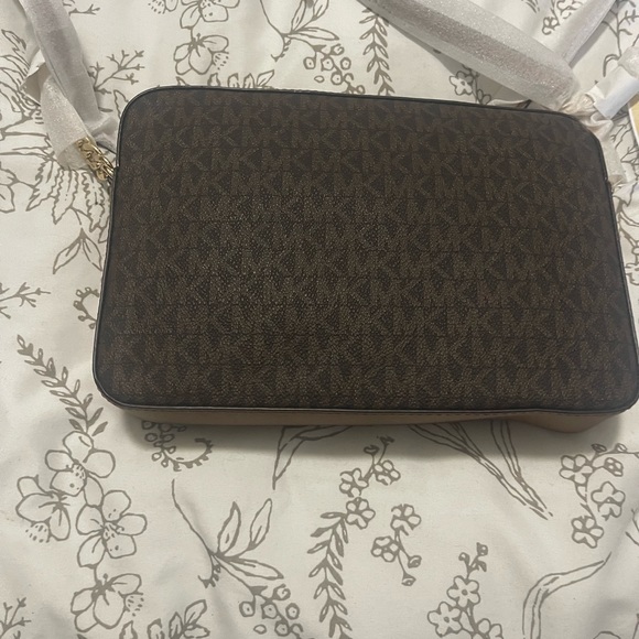 SOLD New with Tags Michael Kors Crossbody - Picture 3 of 3
